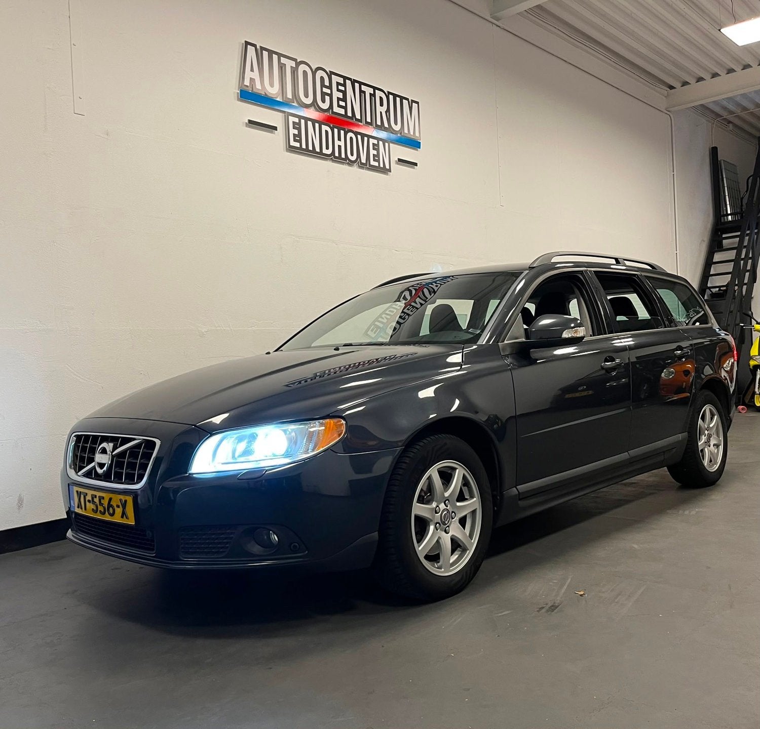 Volvo V70 2.0 Momentum ZEER NETTE STAAT, Voorwielaandrijving, Gebruikt, Zwart, Leder en Stof