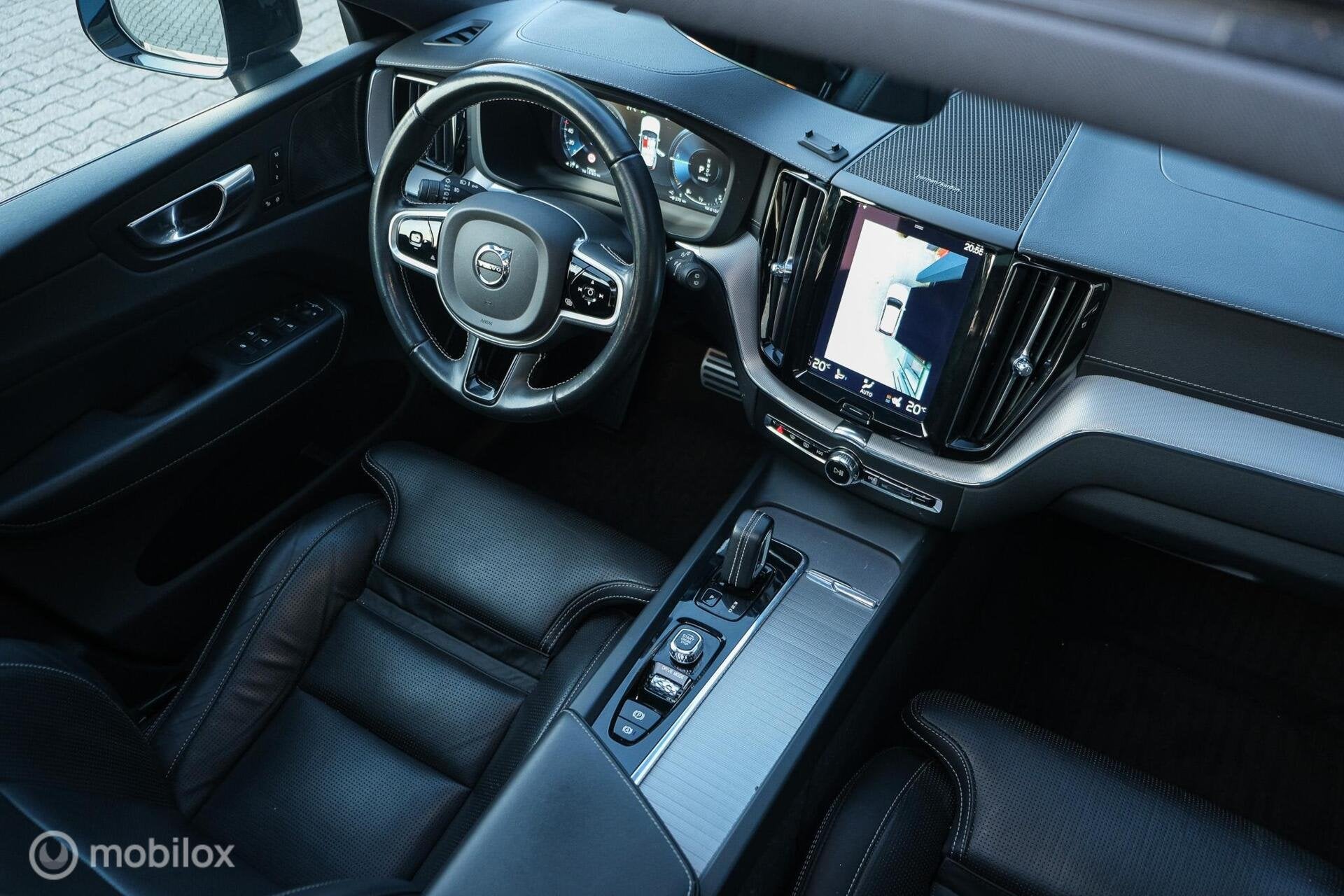 Volvo XC60 2.0 Recharge T8 AWD R-Design | Luchtvering | ACC, Automaat, Gebruikt, Blauw, Bedrijf