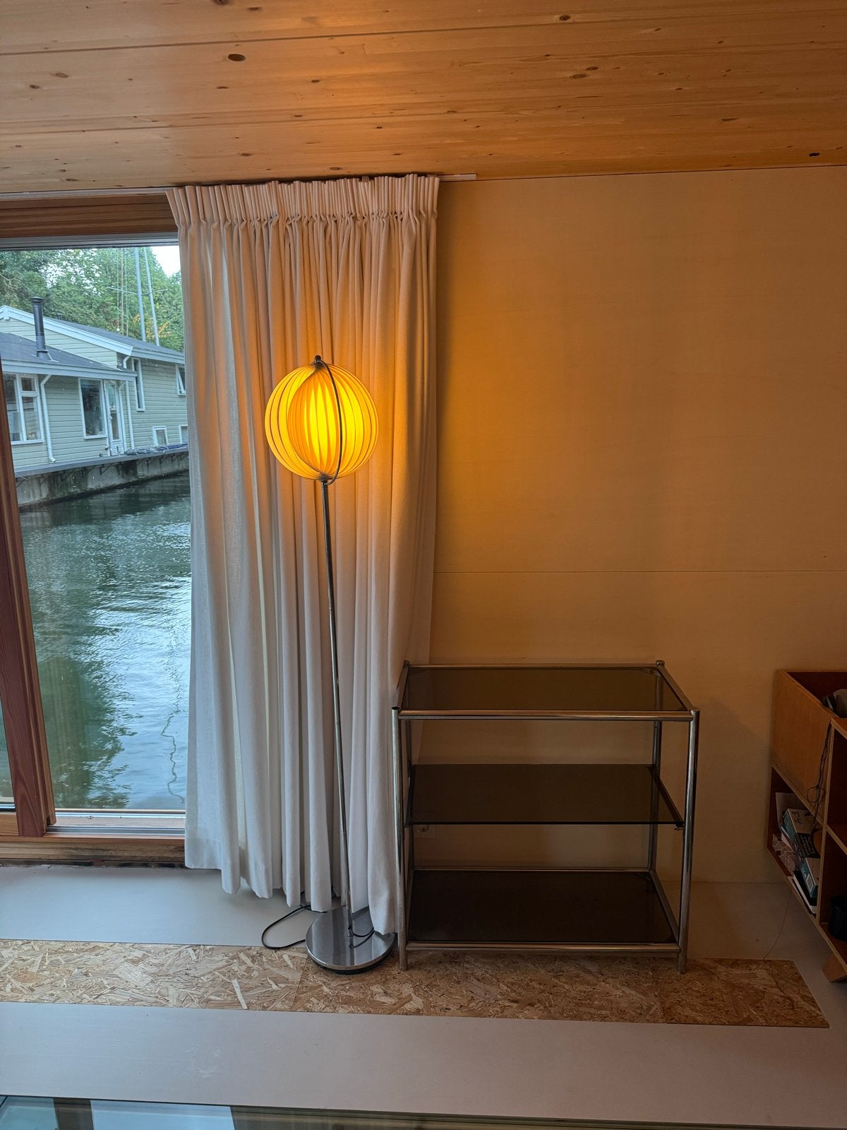 Prachtig chroom en rookglas kastje, Ophalen, Gebruikt