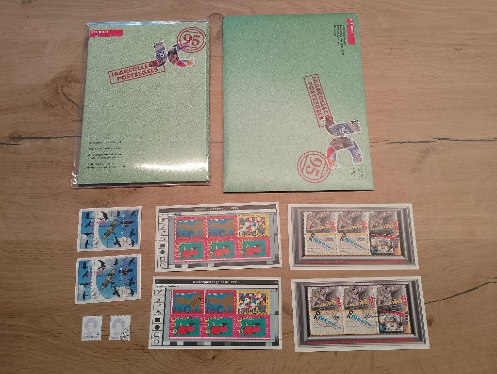 Jaarcollecties 1995 -2002 (overcompleet, zie foto's), Postzegels en Munten, Ophalen of Verzenden, Na 1940, Postfris