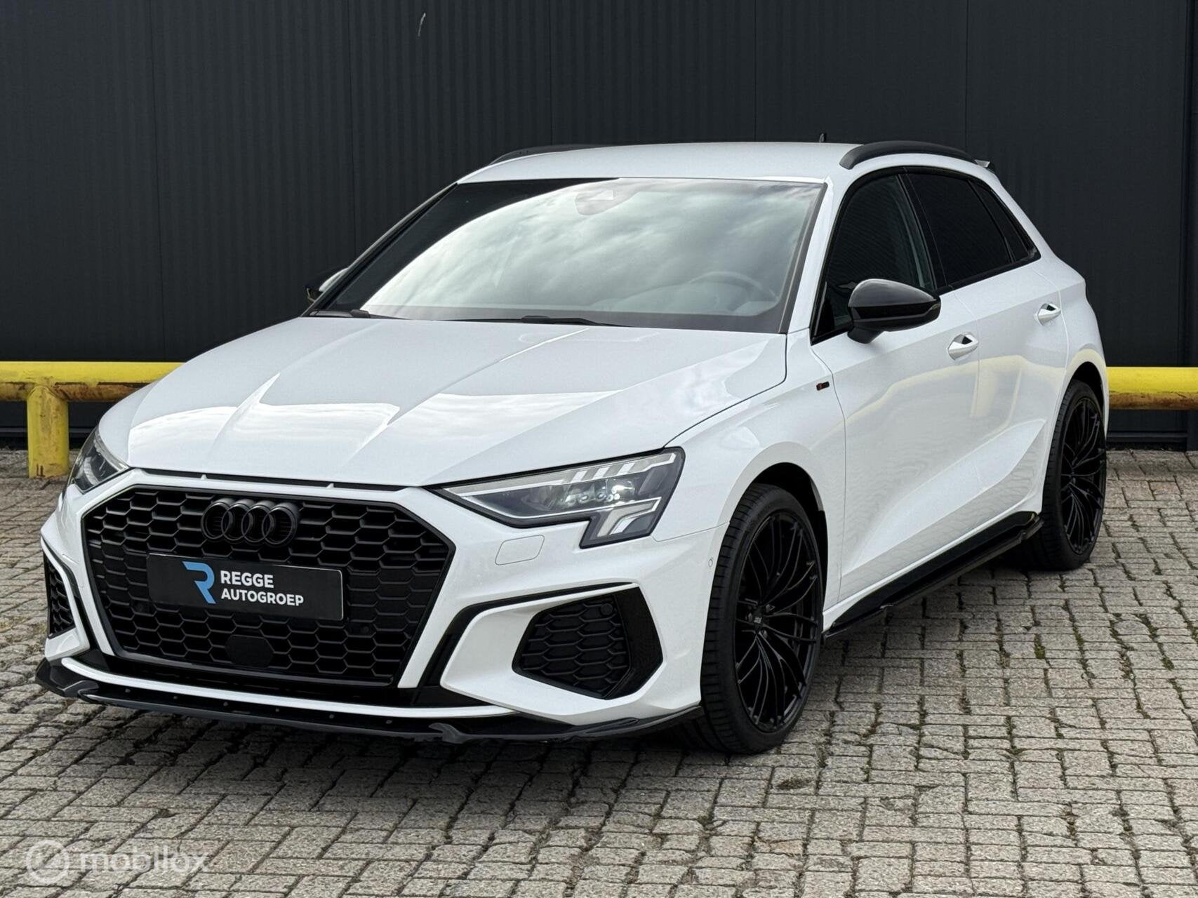 Audi A3 Sportback 30 TFSI S-Line MAXTON | S3 PAKKET | ABT, Gebruikt, Automatische klimaatregeling, Wit, Leder