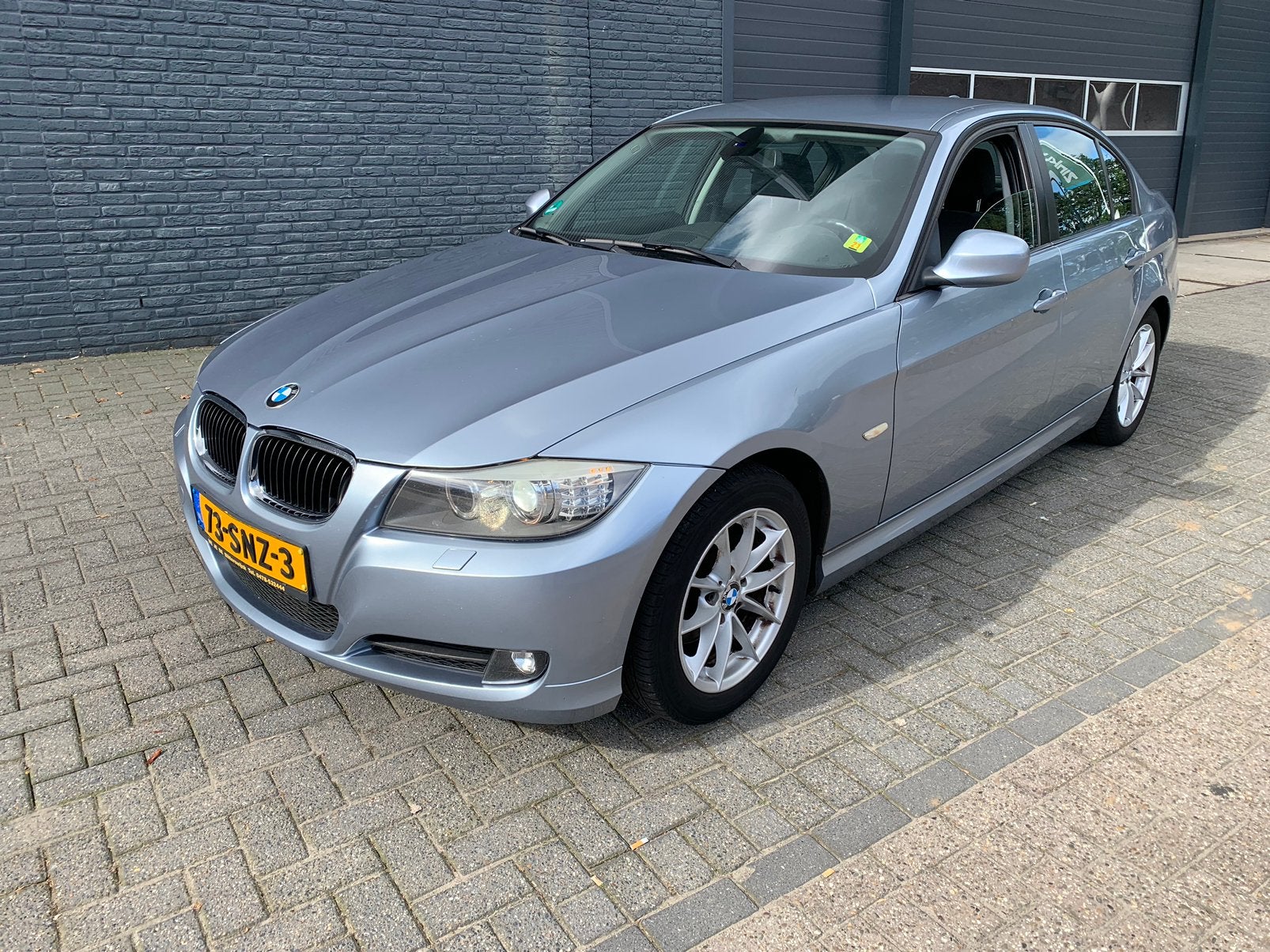 BMW 318i XENON AIRCO ALU 2011 APK 10-2027, Auto's, Zwart, Origineel Nederlands, Bedrijf, Handgeschakeld