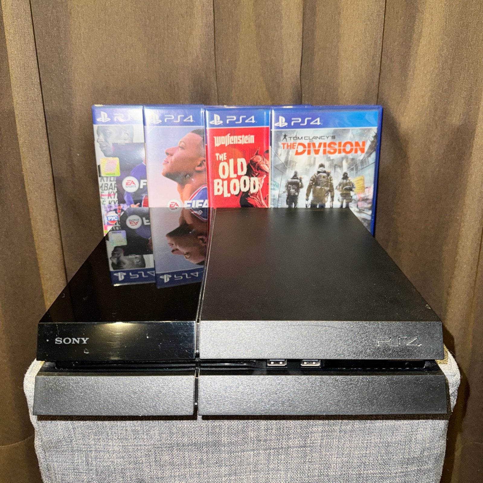 PlayStation 4 + 4 games (zonder controller en kabels), Spelcomputers en Games, Spelcomputers | Sony PlayStation 4, Ophalen of Verzenden