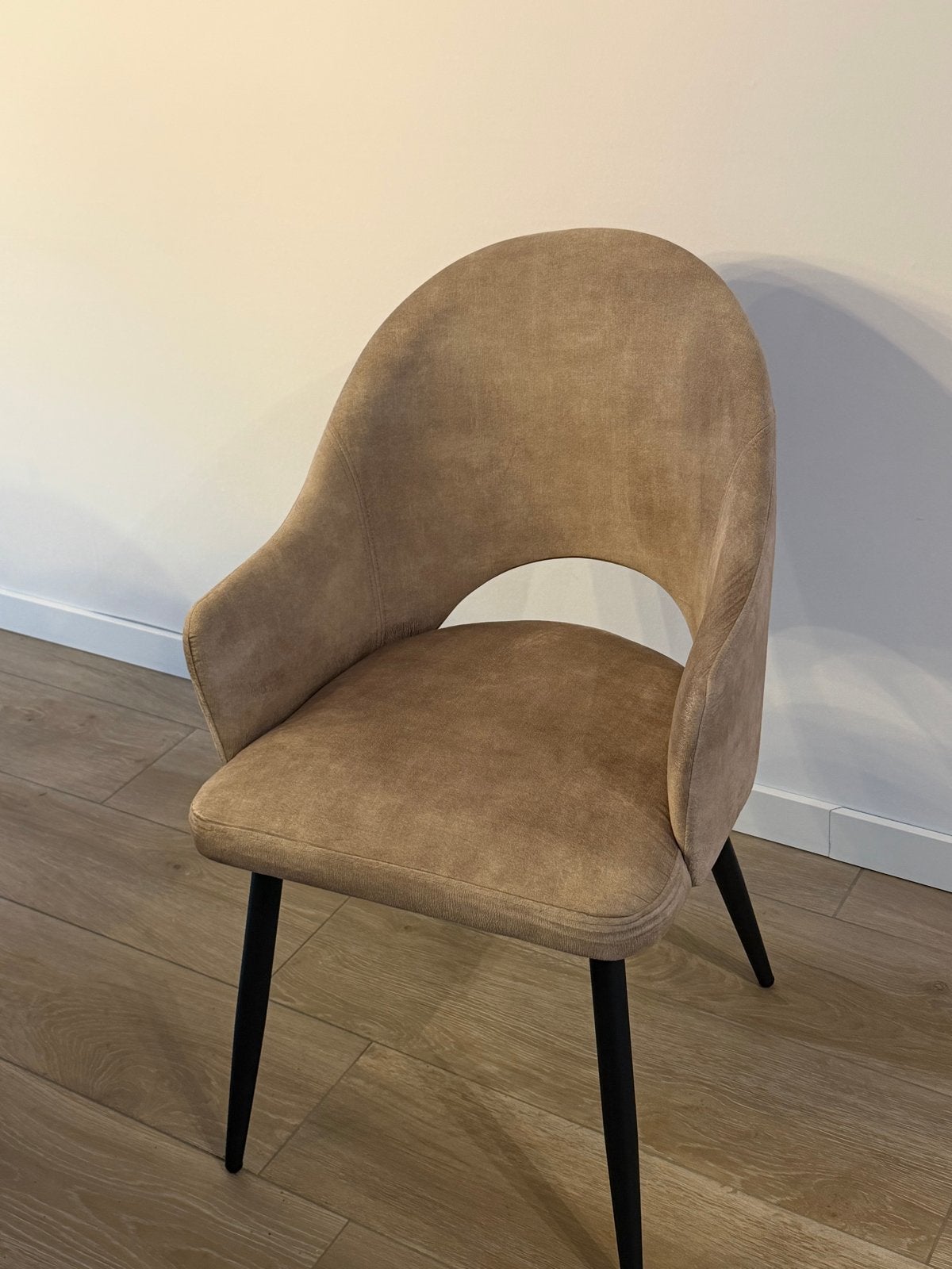 Moderne beige eetkamerstoelen 6 stuks, Huis en Inrichting, Ophalen, Bruin, Zo goed als nieuw, Eén