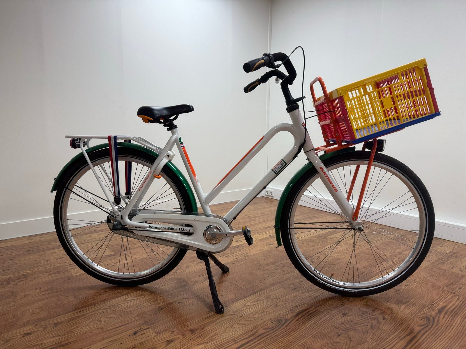 Batavus Damesfiets met voordrager en krat, Ophalen, Terugtraprem, Batavus, 53 tot 56 cm
