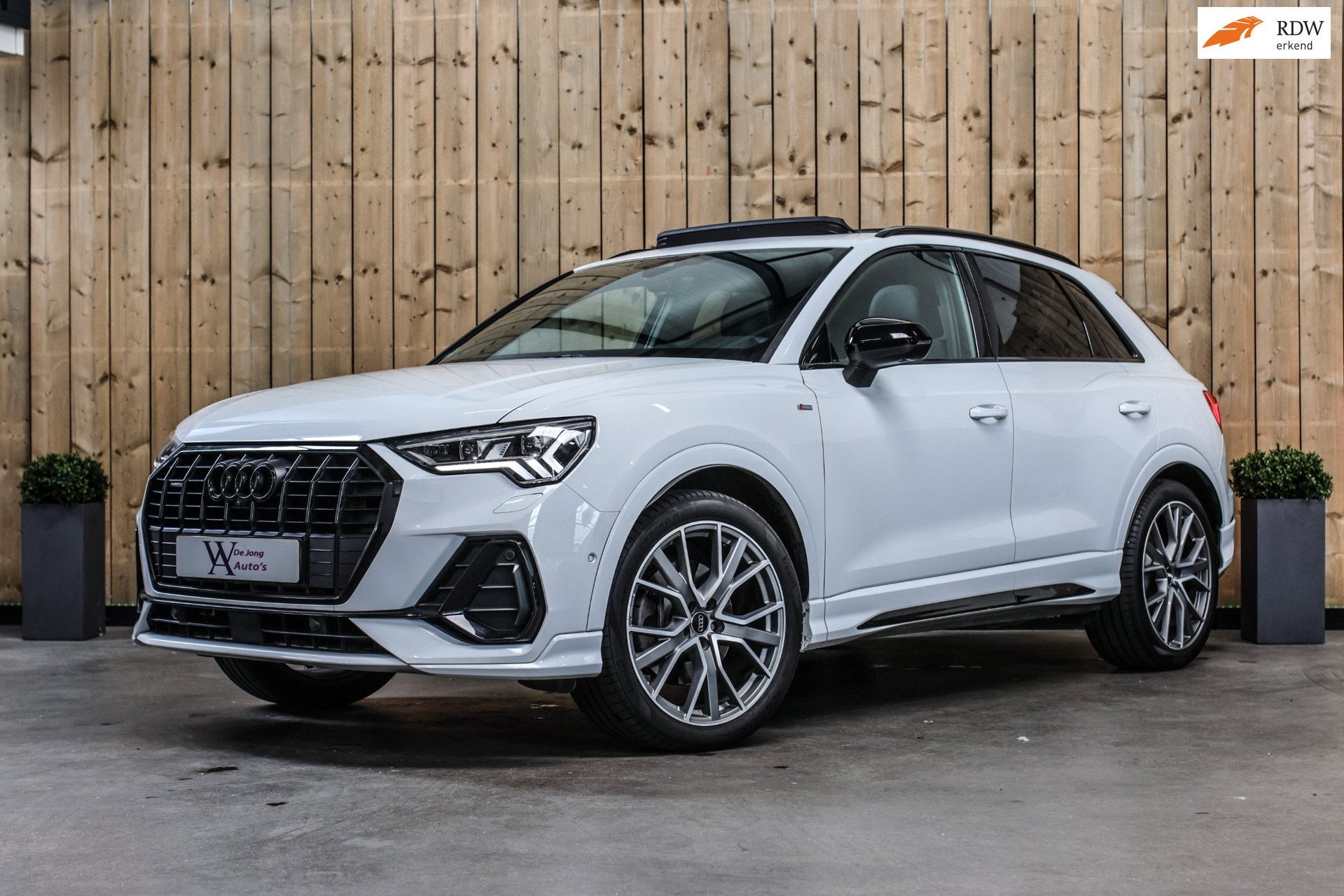 Audi Q3 40 TFSI Quattro S-Line *Pano*360 Camera*Keyless*Trek, Auto's, Audi, Automaat, Euro 6, 1984 cc, Leder en Stof