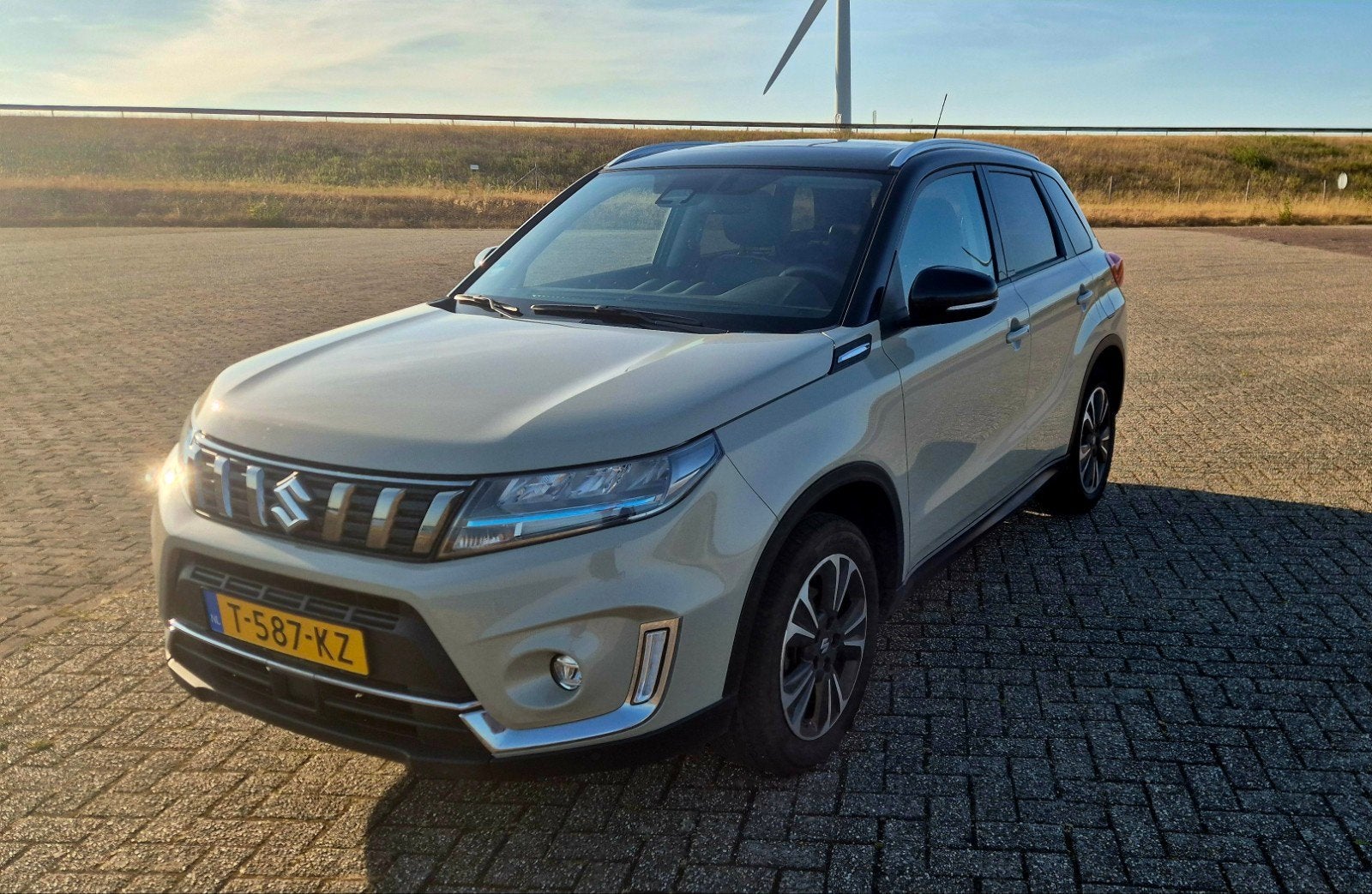 Suzuki Vitara Hybrid Automaat – Private Lease ter overname, Auto's, 4 cilinders, Bruin, 400 kg, 1200 kg