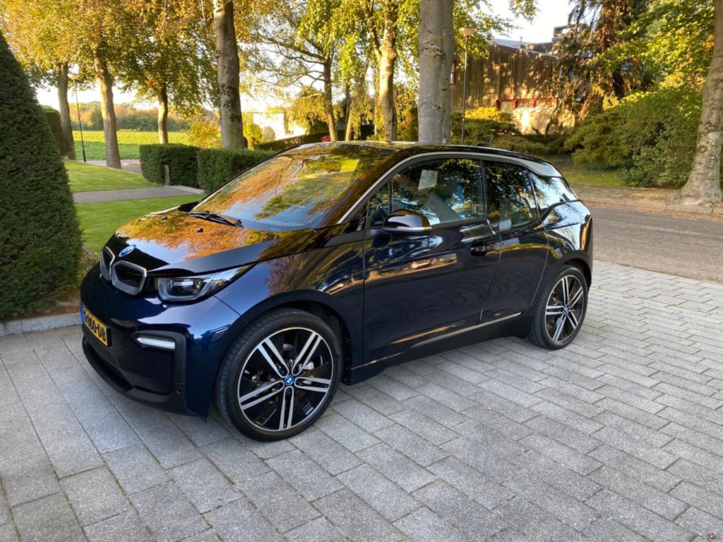 BMW i3 Executive Edition donker blauw 120Ah. 42kWH SoH 91,7%, Auto's, BMW, Automaat, Lichtsensor, Achterwielaandrijving, Blauw