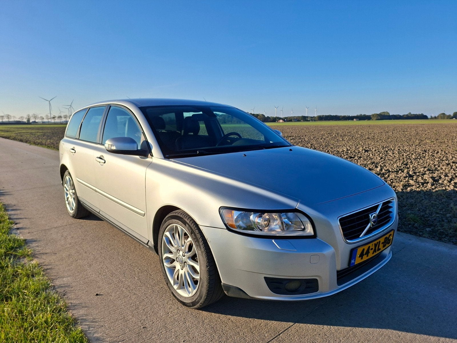 Volvo V50 2.0 Edition II Sport (145 PK) APK juni 27 Trekhaak, Voorwielaandrijving, Zwart, 4 cilinders, Stationwagon