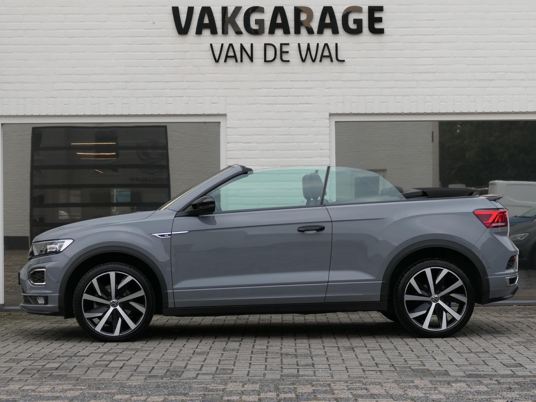 Volkswagen T-Roc Cabrio 1.5 TSI R-Line | Ruit-leder | BEATS, Auto's, 15 km/l, 4 cilinders, 4 stoelen, Leder