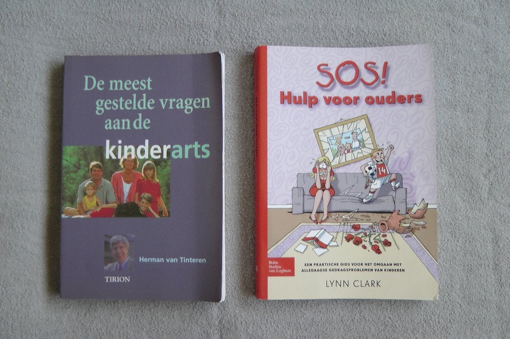 Twee boeken over gezondheid/welzijn van kinderen voor ouders, Opvoeding vanaf 10 jaar, Ophalen of Verzenden, Zo goed als nieuw