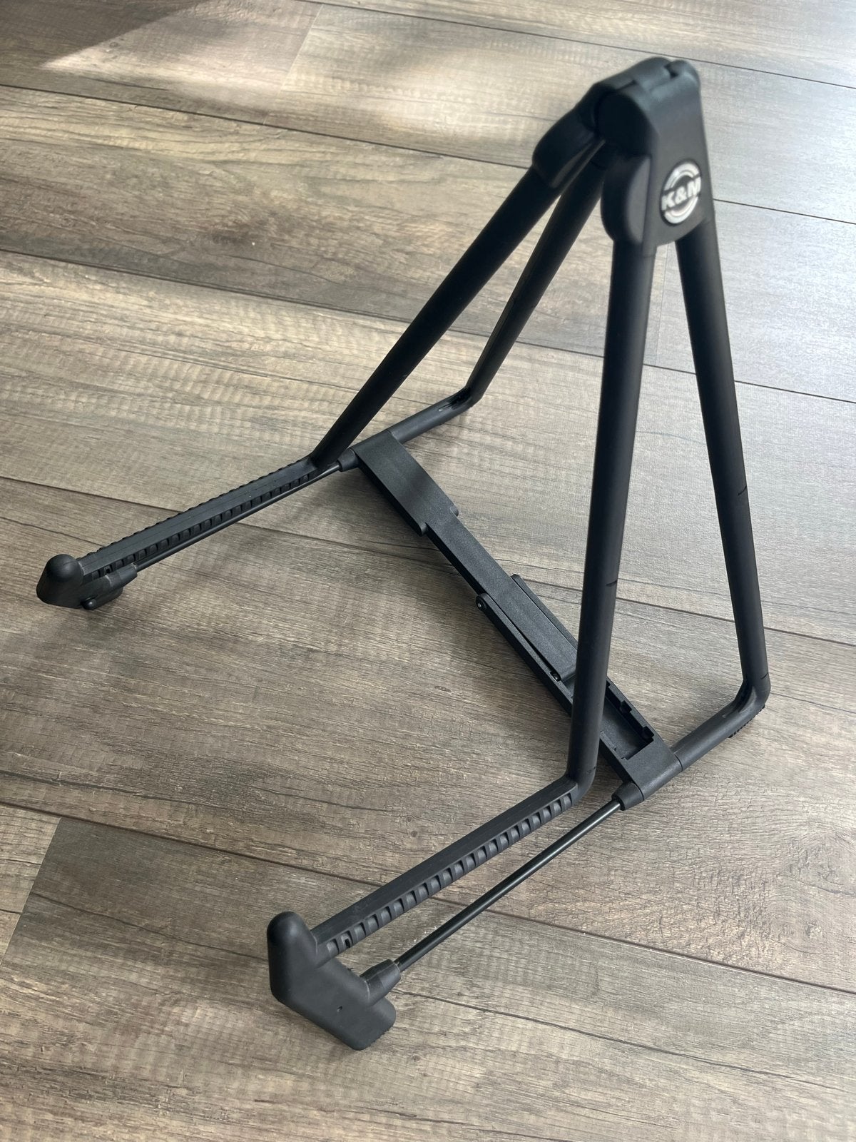 Konig & Meyer 17580-014-55 A-Guitar stand Heli-2 zwart, Muziek en Instrumenten, Standaards, Ophalen, Zo goed als nieuw, Instrumentstandaard