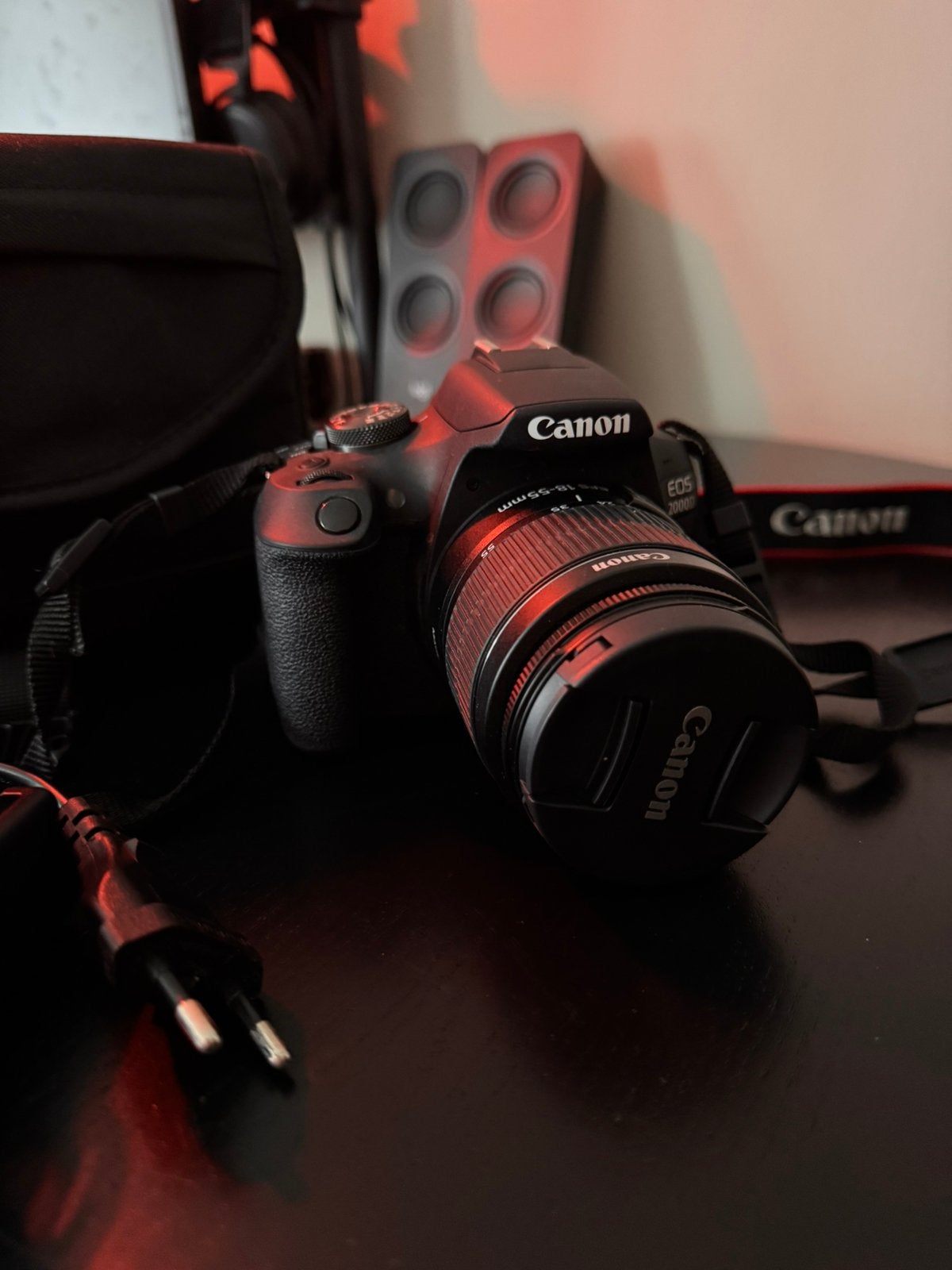 Nette Canon EOS 2000D + 18-55mm IS II lens, Ophalen, Zo goed als nieuw, Canon