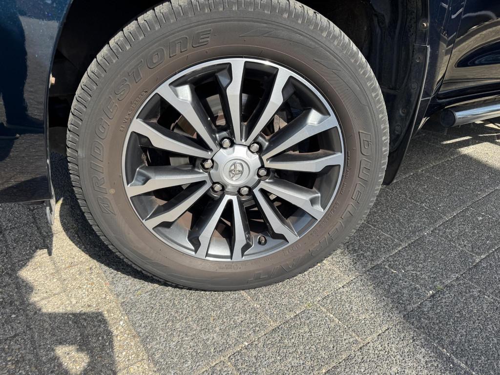 Toyota Land Cruiser 2.8 D-4D-F Challenger Window Van Super N, Stof, Gebruikt, Euro 6, 4 cilinders