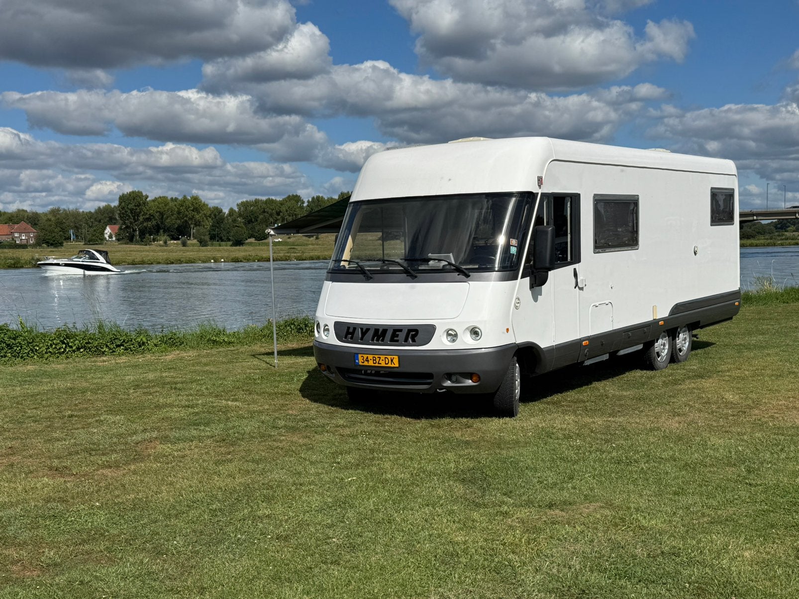 Hymer e700 2.5 tdi 130000km, Caravans en Kamperen, Campers, Standaard zit, Ringverwarming, Fiat, Afzuigkap
