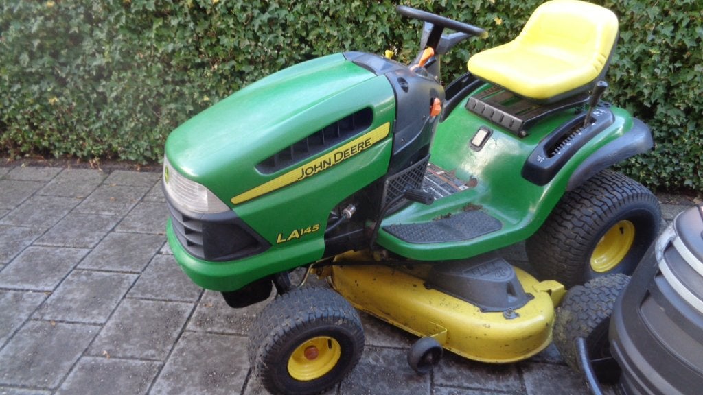 wegens inruil 2 x zitmaaier met 2 cilinder motors, Ophalen, Gebruikt, Nederland, Elektrische starter