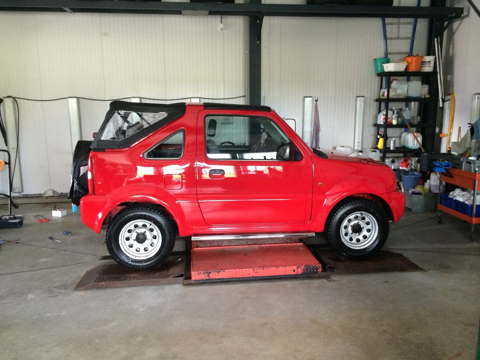 Suzuki Jimny 1.3 Cabrio 4WD 2000 Rood, 40 €/maand, 4 cilinders, 4 stoelen, Handgeschakeld