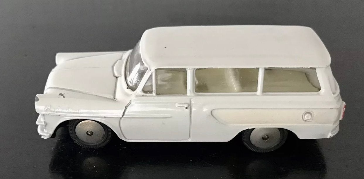 ATC modelpet nr.2 Toyota Masterline 2tone white, Verzenden, Zo goed als nieuw, Auto, Overige merken