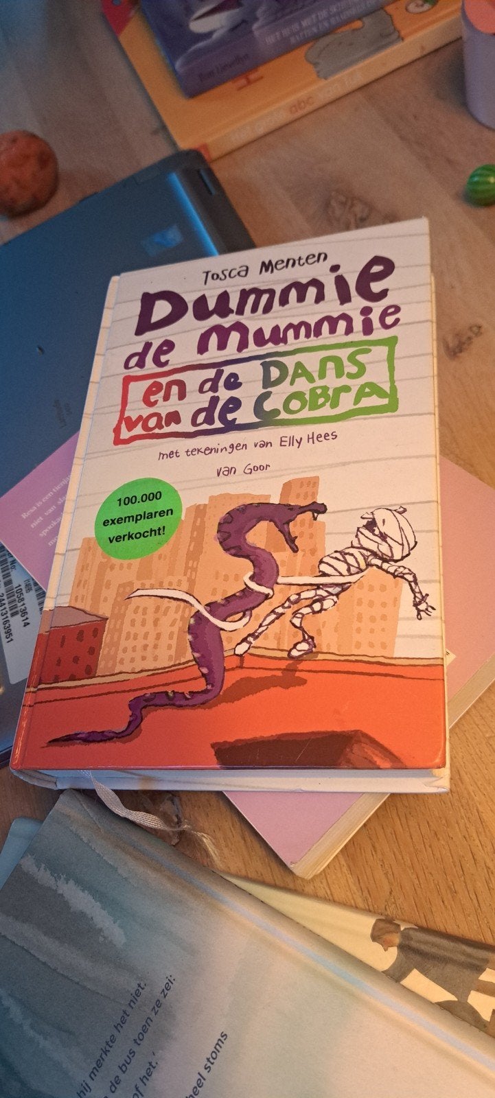 Dummie de Mummie en de Dans van de Cobra - Tosca Menten, Ophalen of Verzenden, Zo goed als nieuw, Tosca Menten, Fictie algemeen