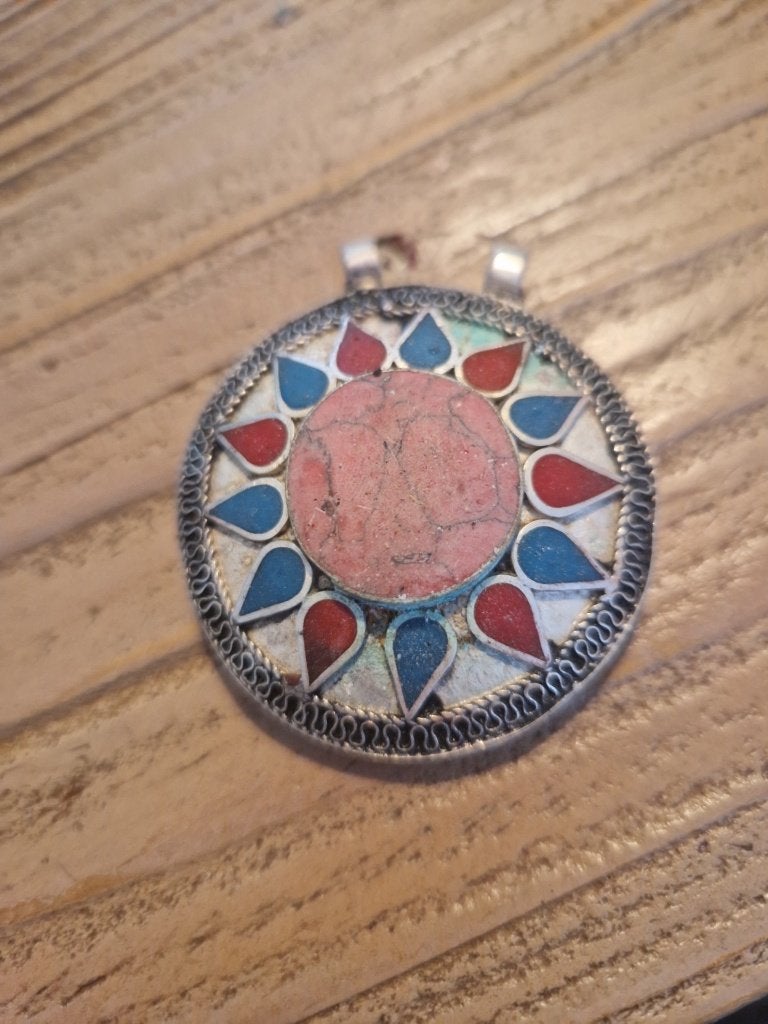 Antieke Tibetaanse hanger roze koraal/lapis/turquoise 5cm, Ophalen of Verzenden, Zilver, Hanger, Met edelsteen