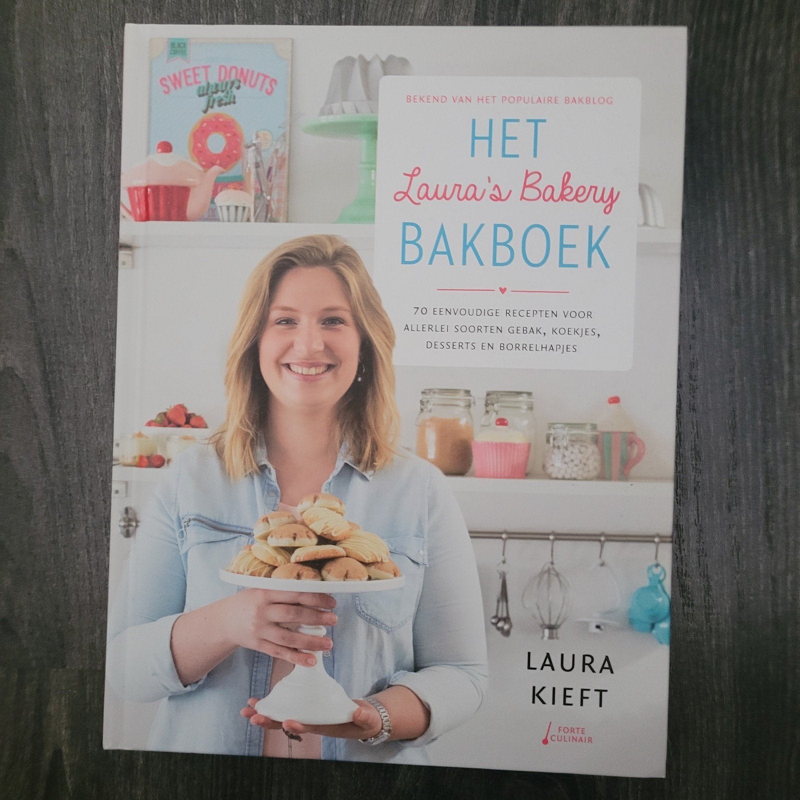Het Laura's Bakery Bakboek - Laura Kieft, Ophalen of Verzenden, Zo goed als nieuw, Laura Kieft, Nederland en België