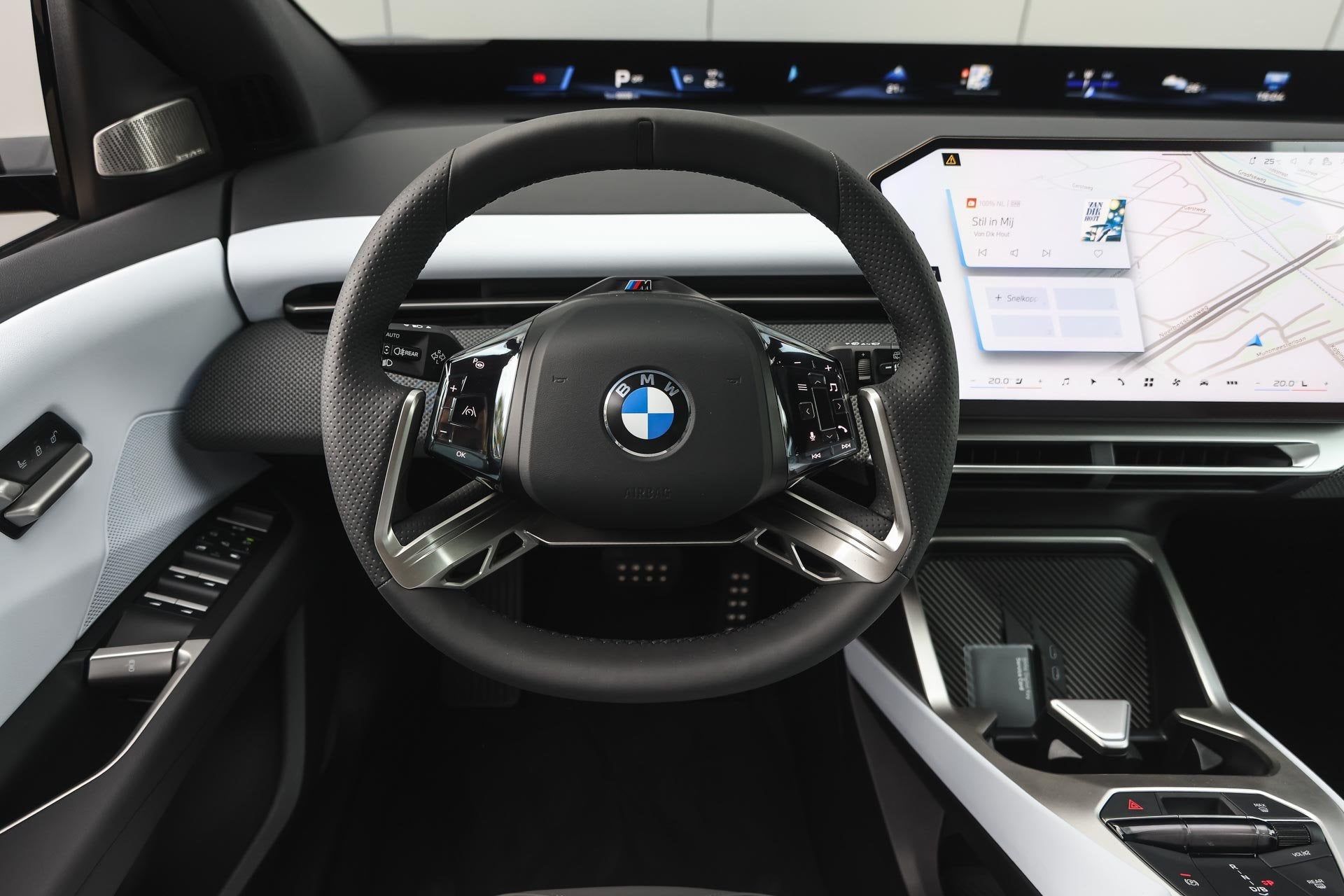 BMW iX3 40 eDrive M Sport / Trekhaak / Panoramadak / 3D Head, Auto's, Automaat, Dealer onderhouden, Achterwielaandrijving, Leder