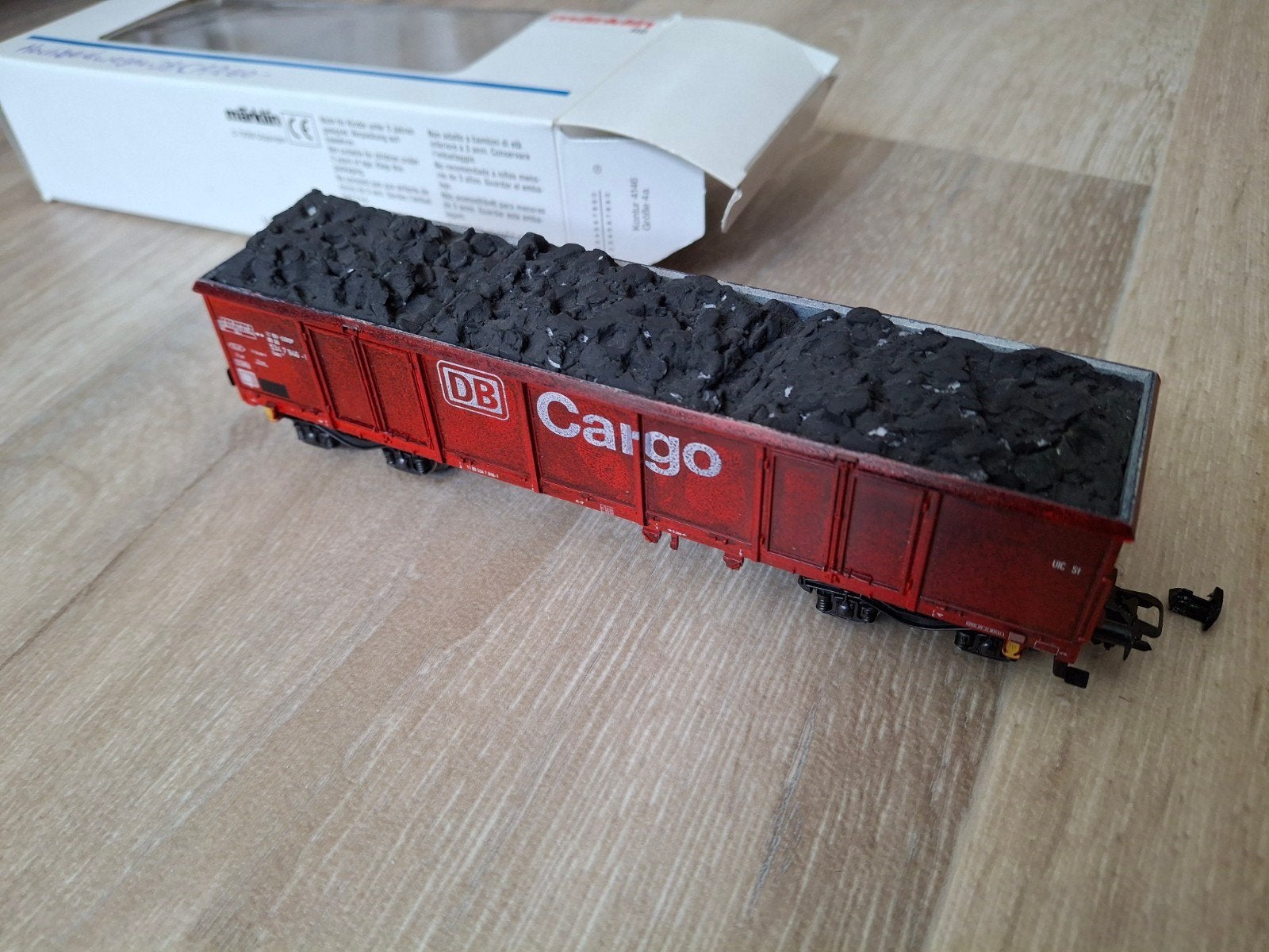 Marklïn HO hogeboord wagon met kolen lading DB CARGO, Hobby en Vrije tijd, Modeltreinen | H0, Wisselstroom, Gebruikt, Wagon, Ophalen of Verzenden