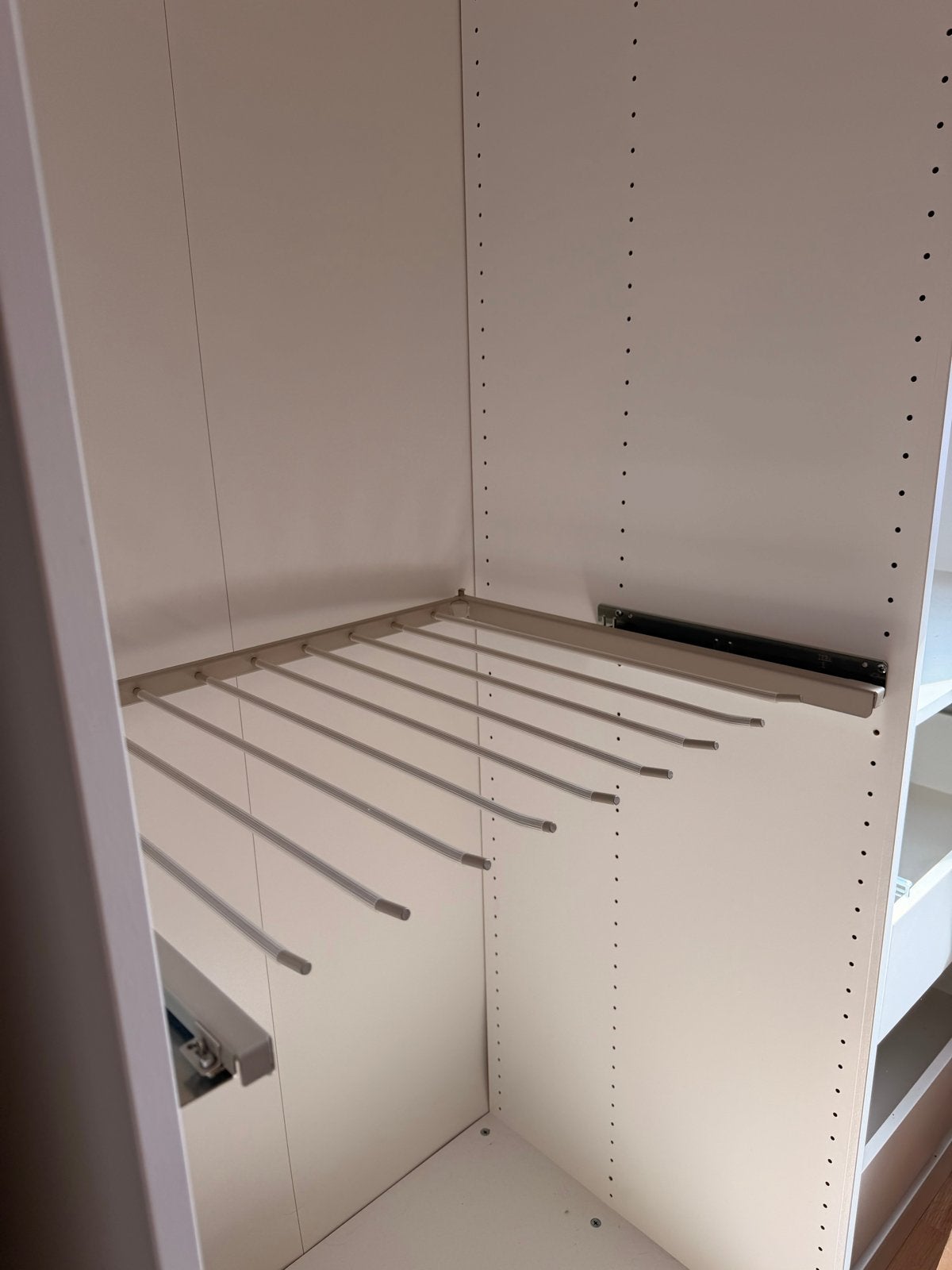 IKEA Komplement uittrekbaar broekrek met schroeven, Ophalen, 50 tot 100 cm, Zo goed als nieuw, Minder dan 100 cm