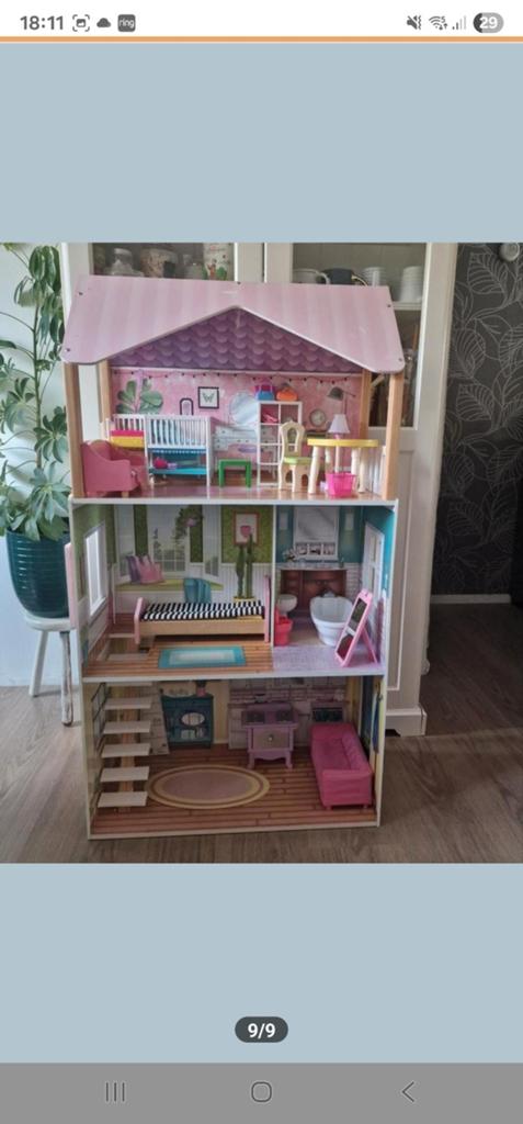 Prachtig en netjes poppenhuis met meubels, Ophalen, Zo goed als nieuw, Poppenhuis