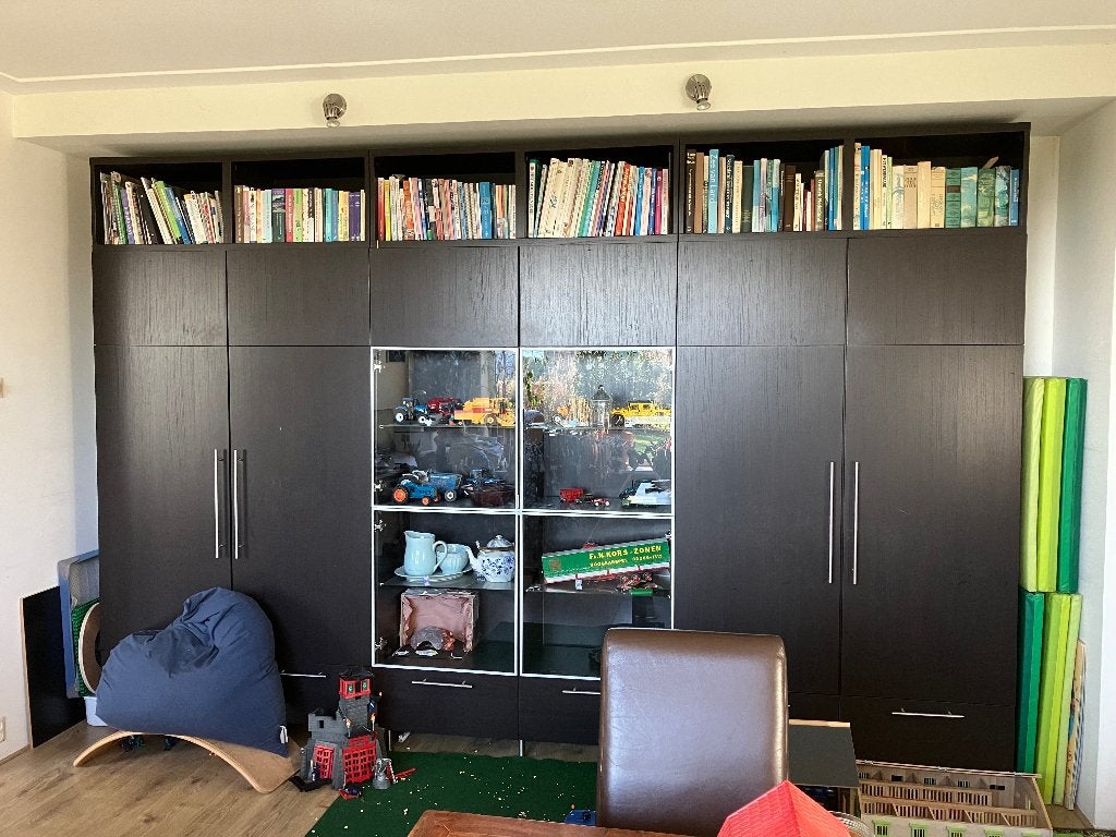 Zwarte kast IKEA besta, Huis en Inrichting, Ophalen, Gebruikt, Glas, 25 tot 50 cm