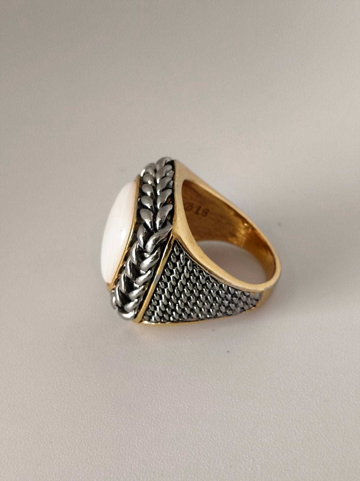 Vintage Turkse Ottomaanse ring met parelmoer en goudlaag, 18 tot 19, Ophalen of Verzenden, Dame, Zilver