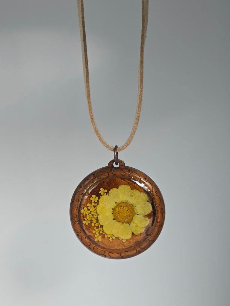 Unieke Houten Hanger met Gedroogde Bloemen, Geel, Nieuw, Ophalen of Verzenden, Overige materialen