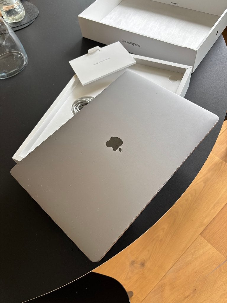 MacBook Pro 16" 2019, 1TB (not working), Computers en Software, 1 TB of meer, 2 tot 3 Ghz, Qwerty, 16 inch