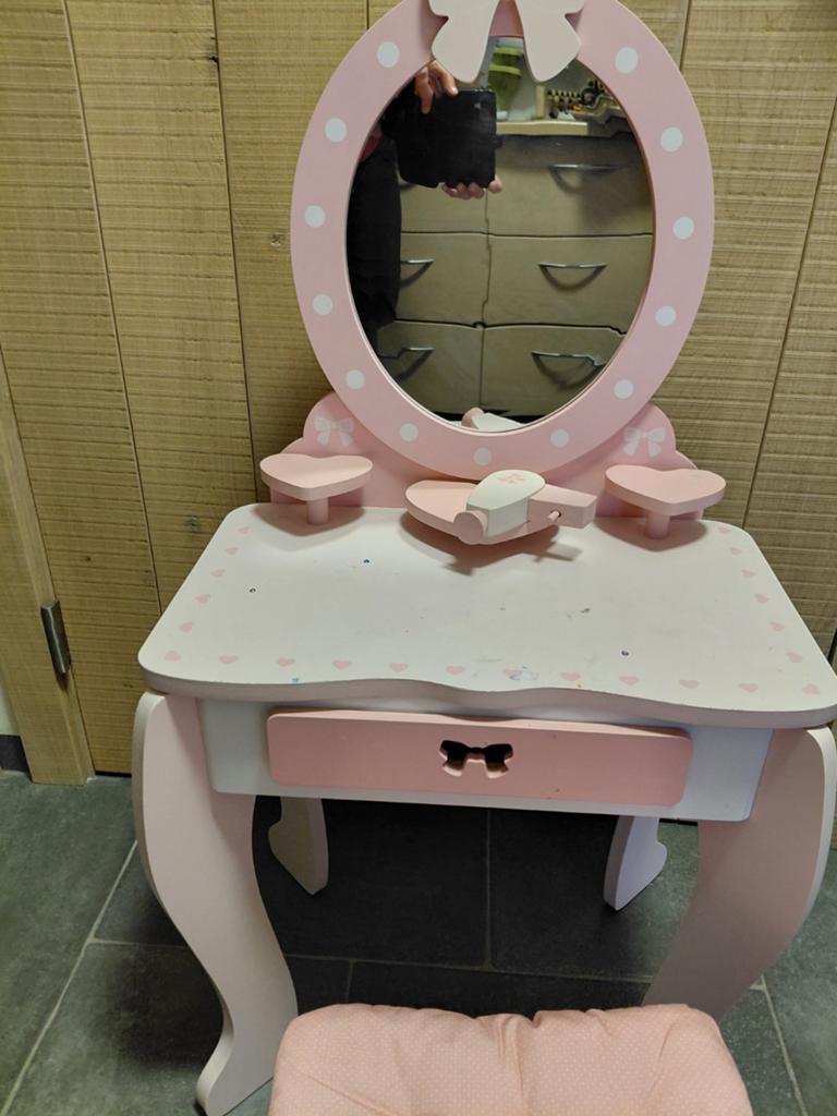 Roze houten kaptafel met krukje en accessoires, Ophalen, Gebruikt, Knutselen