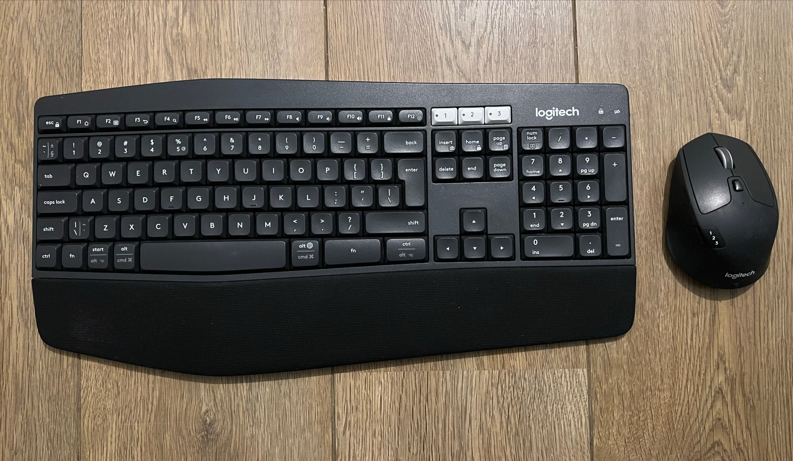 Logitech keyboard and mouse set, Draadloze ontvanger, Ophalen of Verzenden, Zo goed als nieuw, Draadloos