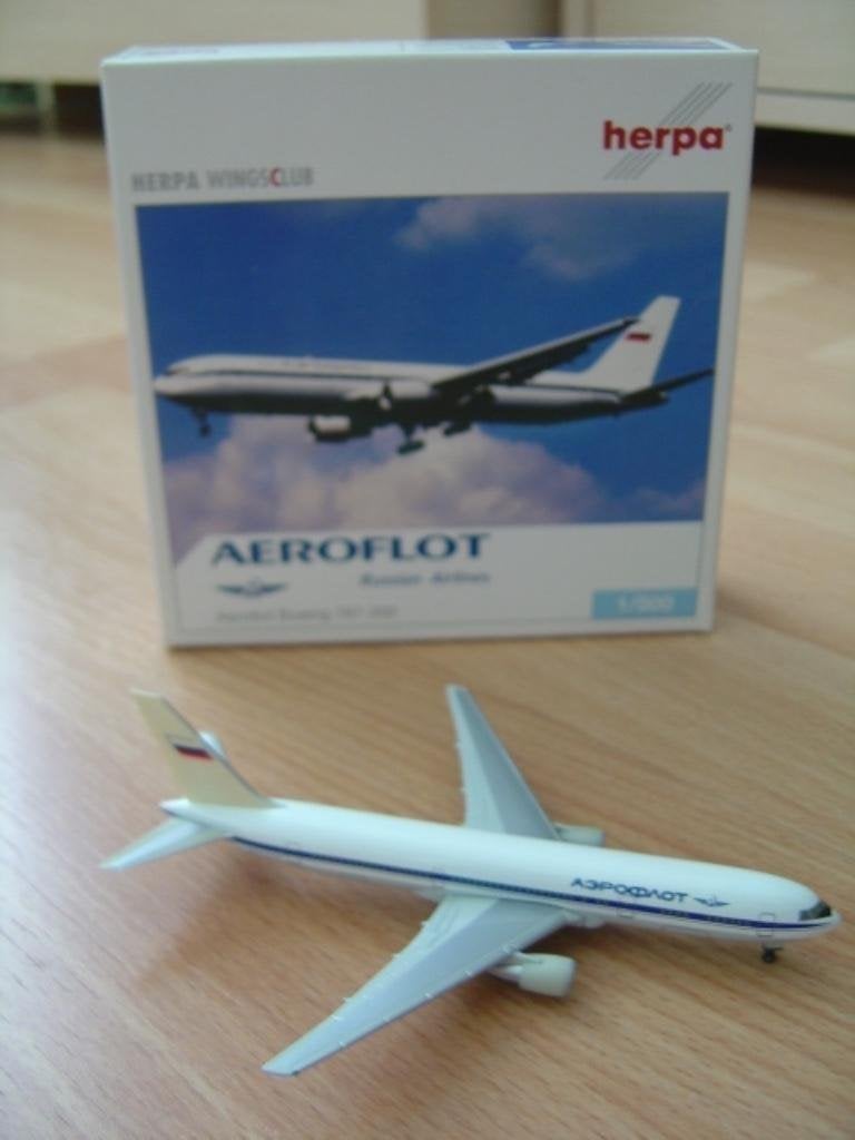 Herpa vliegtuig clubmodel 1:500 Aeroflot Boeing 767-300, Ophalen of Verzenden, Zo goed als nieuw, Schaalmodel