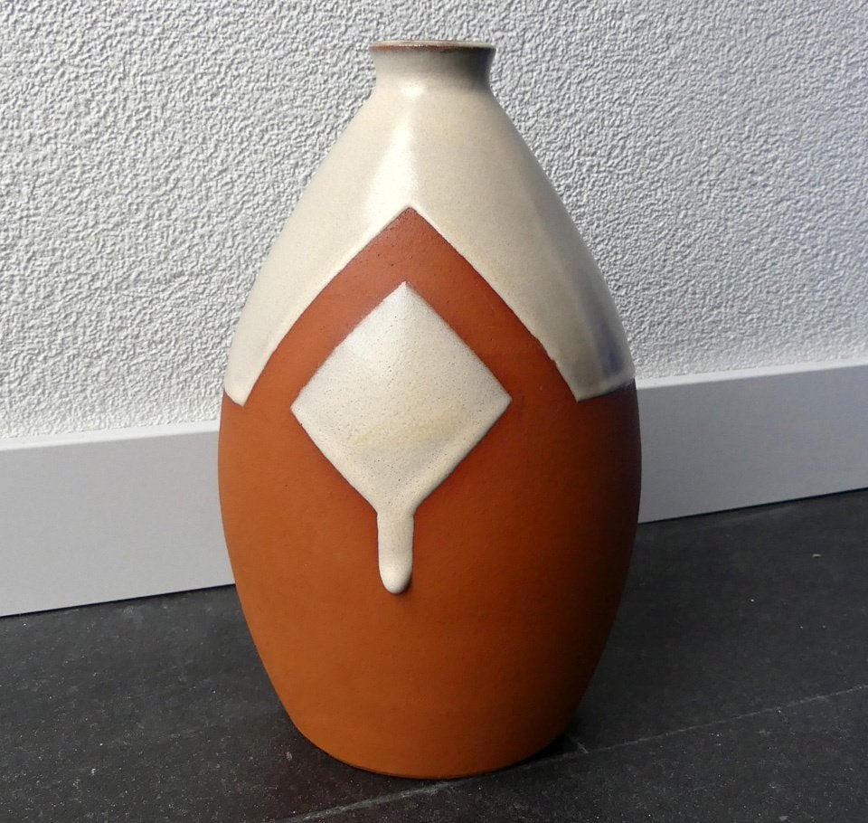 Vintage vaas terracotta crème glazuur aardewerk Nederlands?, Gebruikt, Overige kleuren, 25 cm, Ophalen of Verzenden