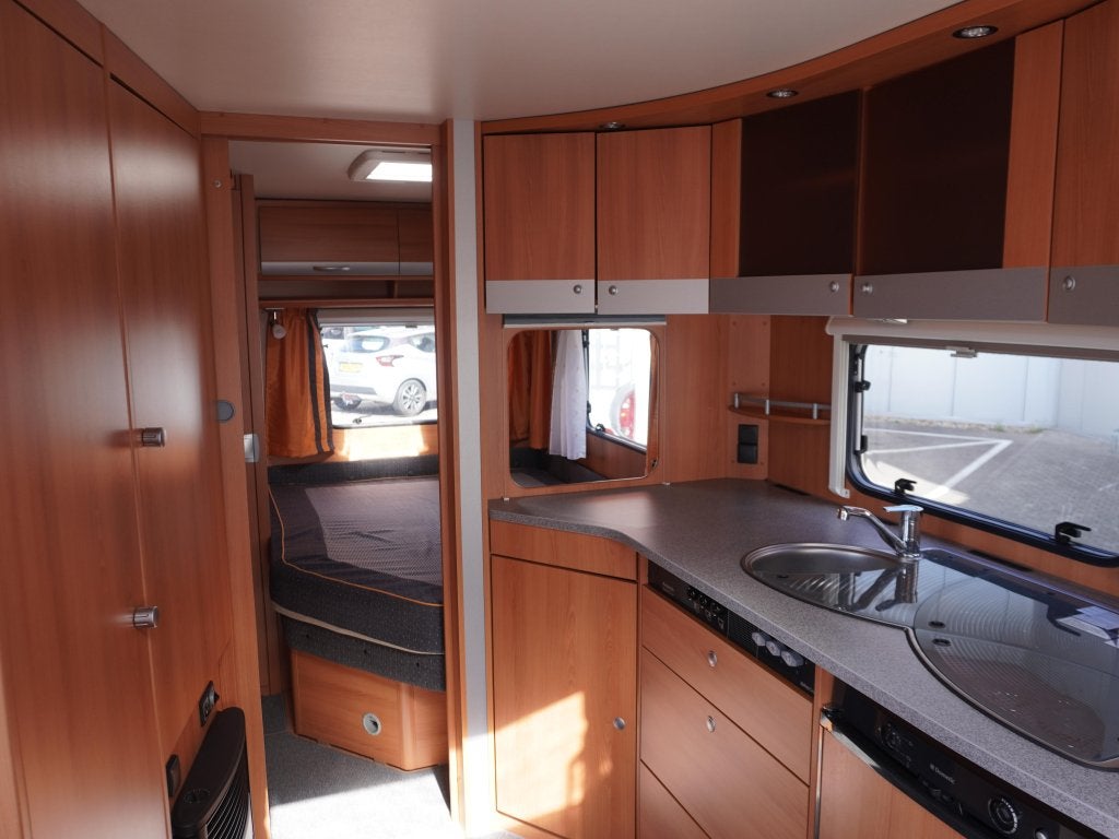 Dethleffs Camper Lifestyle 510 DB MET MOVER, Caravans en Kamperen, Caravans, Overige typen, Dethleffs, 5 tot 6 meter, Tot en met 4