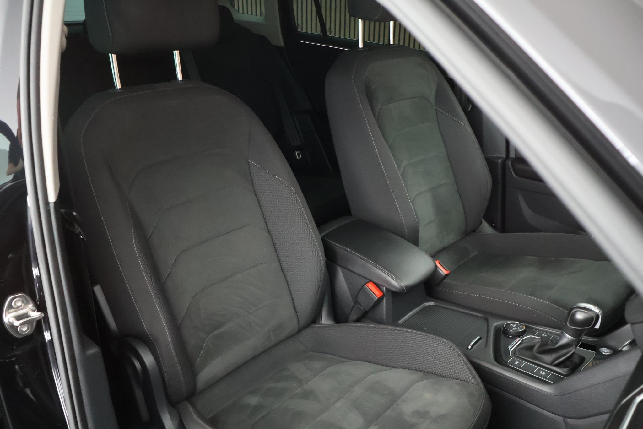 Volkswagen Tiguan 2.0 TSI 180pk DSG 4Motion R-Line Highline, Automaat, Stof, Gebruikt, 4 cilinders