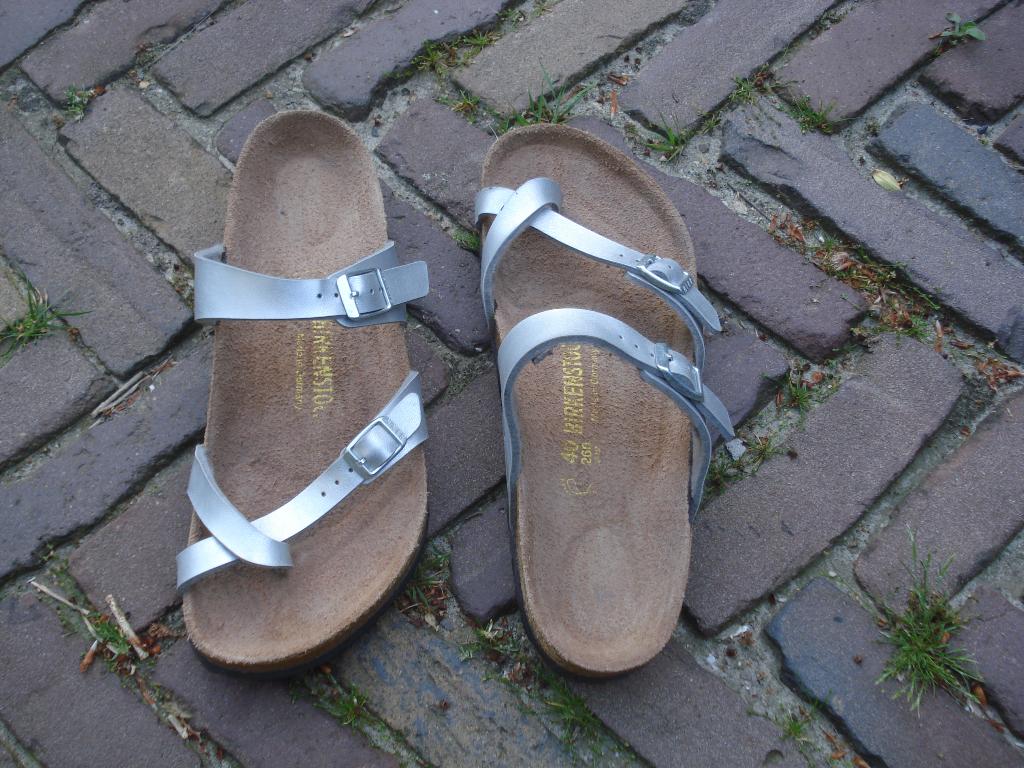 BIRKENSTOCK MAYARI ZILVER 40 NU GRATIS VERZENDING PER POST, Overige kleuren, Verzenden, Zo goed als nieuw, Slippers