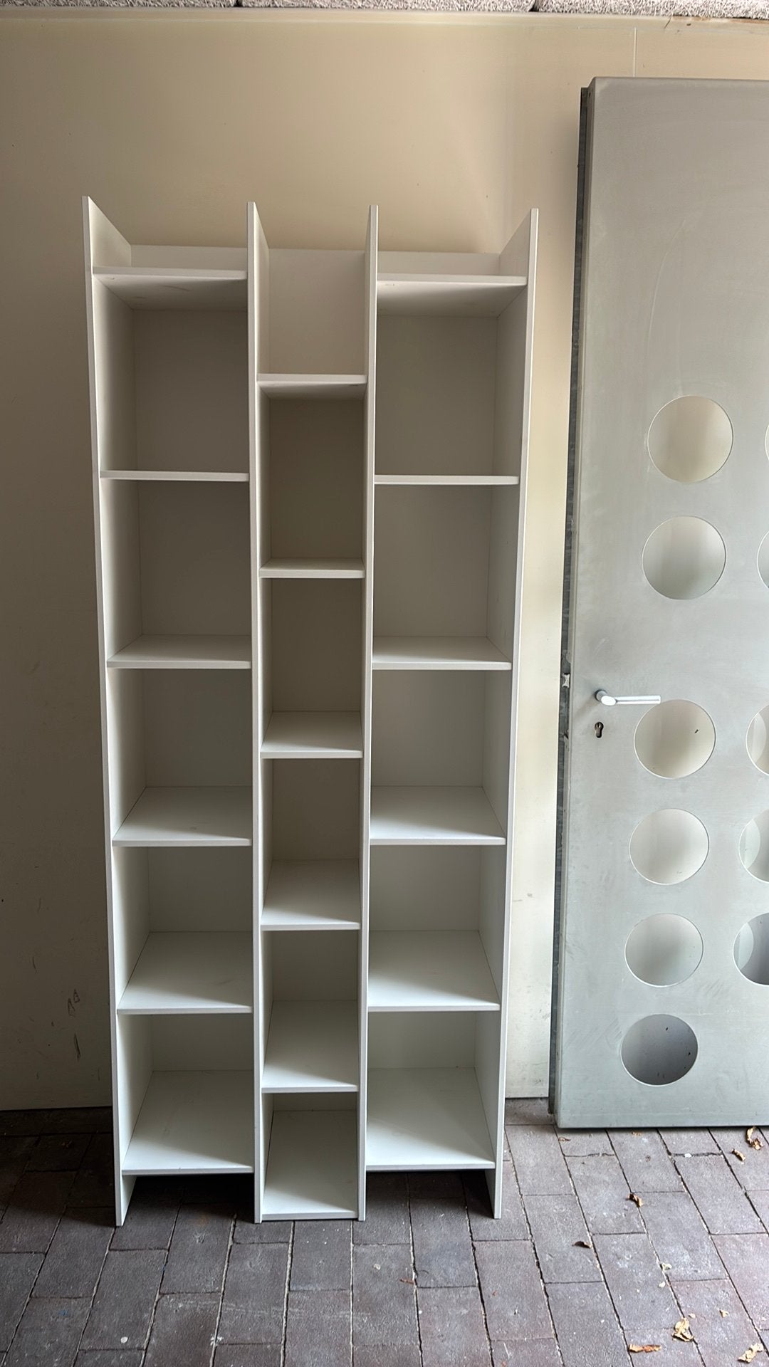 Boekenkast wit, merk Woood met vakken, Ophalen, Met plank(en), Gebruikt, 50 tot 100 cm