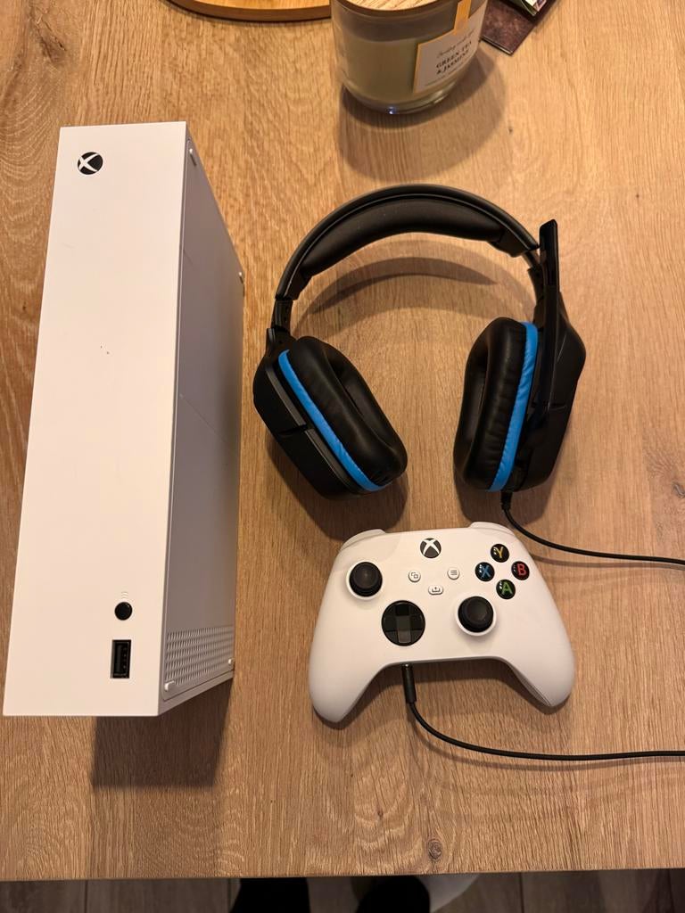 Xbox Series S met controller en headset, Spelcomputers en Games, Ophalen of Verzenden, Gebruikt