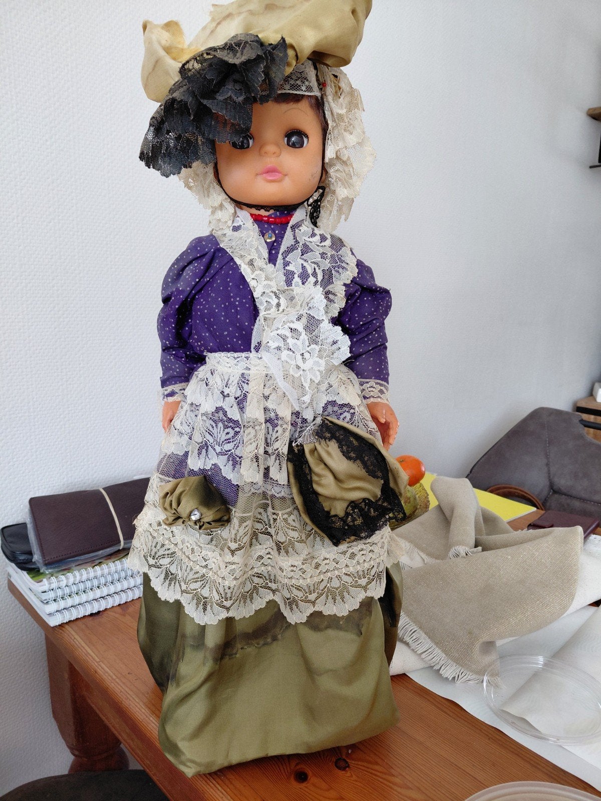 mooie klederdracht pop ., Verzamelen, Ophalen of Verzenden