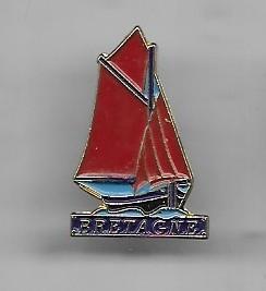 BRETAGNE SCHEPEN PIN, Verzamelen, Ophalen of Verzenden, Gebruikt, Transport, Speldje of Pin