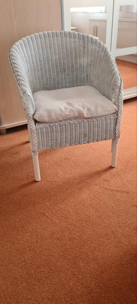 Witte rieten kuipstoel met kussen, Huis en Inrichting, Stoelen, Ophalen of Verzenden, Wit, Eén