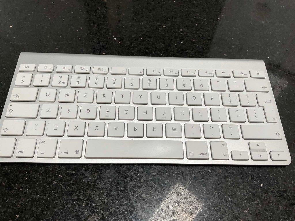 Apple toetsenbord A1314 in goede en nette staat, Computers en Software, Toetsenborden, Ophalen of Verzenden, Gebruikt, Apple