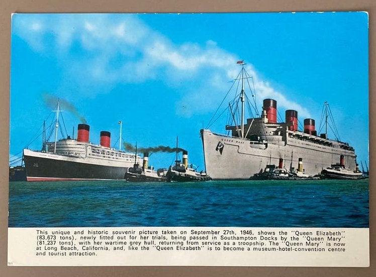 Queen Mary in wartime grey hull, Ophalen of Verzenden, Kaart, Foto of Prent