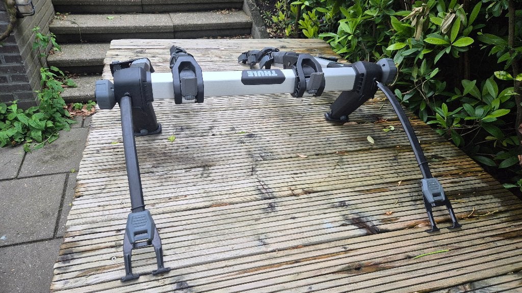 Thule Outway Hanging 2 -fietsendrager voor op de achterklep, Ophalen, 2 fietsen, Zo goed als nieuw, Achterklepdrager