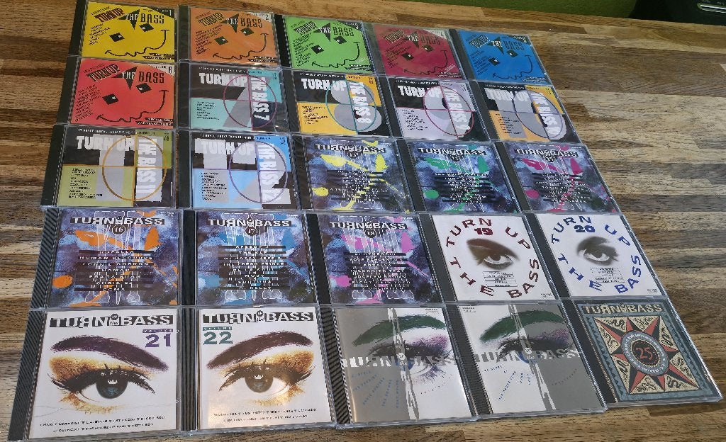 Turn up the Bass 1 to 25 complete collection house classics, Cd's en Dvd's, Verzenden, Zo goed als nieuw, Techno of Trance