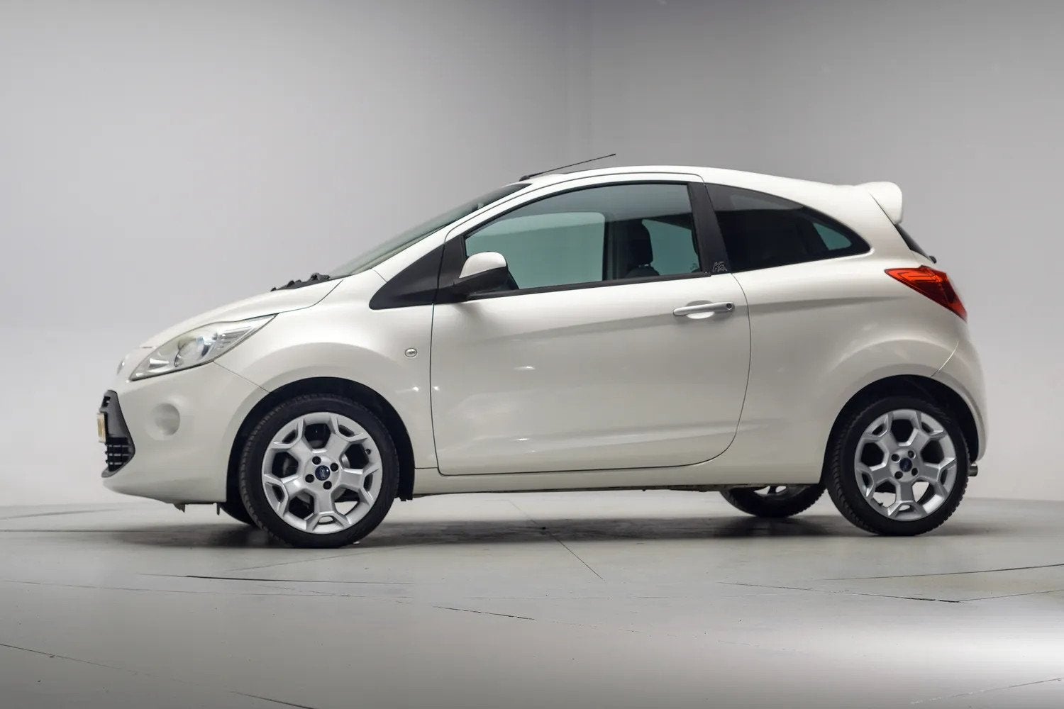 Ford Ka 1.2 Titanium X [Clima /ECC Panoramadak Lichtmetalen, Auto's, Gebruikt, 1242 cc, 4 cilinders, 4 stoelen